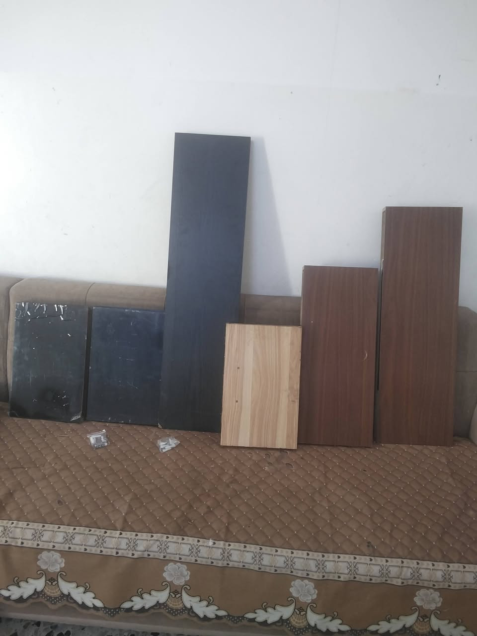 السلام عليكم رفوف جداريه للبيع مستعمله انضاف 6 قطع السعر 40 وبيهن مجال *********** واتساب يوجد توصيل داخل بغداد
