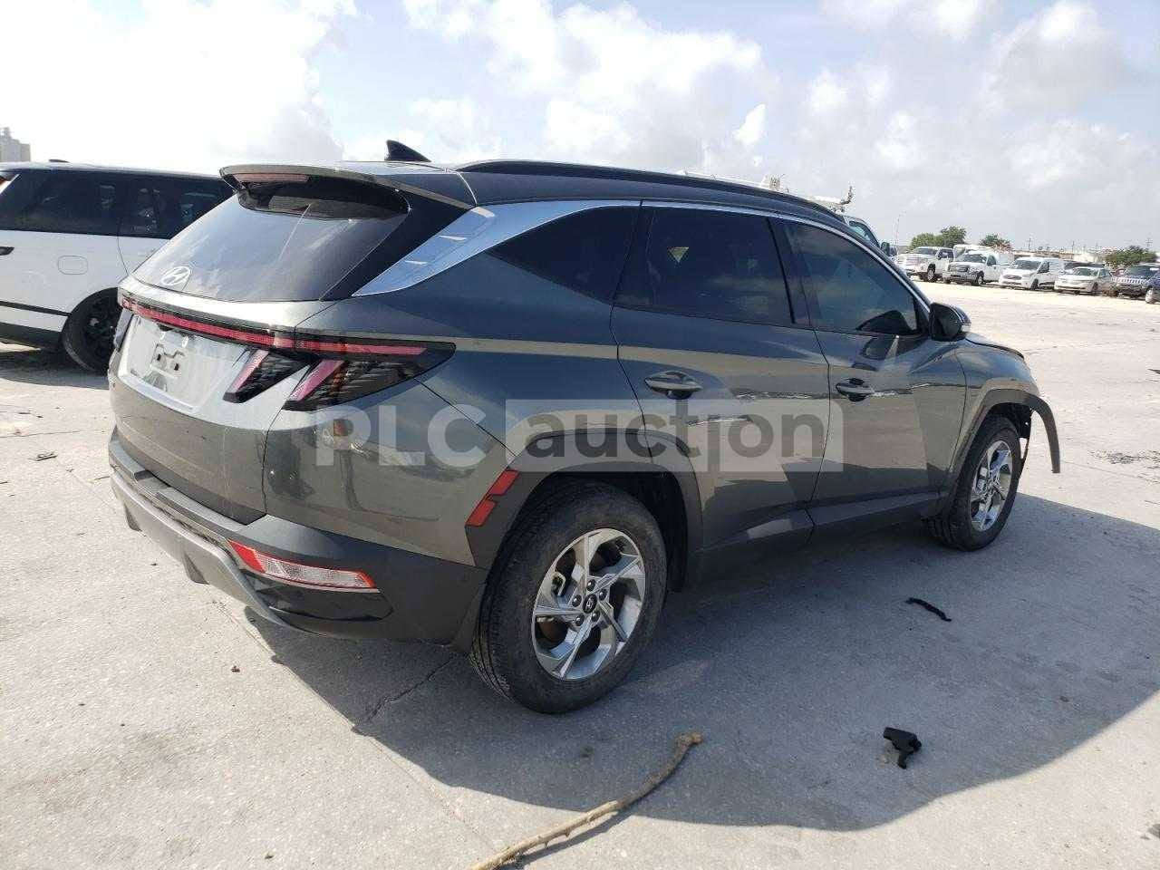 السلام عليكم لون مميز
توسان 23 لمتتد VIPاعلى فئة فووول مواصفات 
رقم بغداد بأسمي 
محرك 2500 المرغوب 
وارد أمريكي حادثها موضح بالصور بجم كبس بدون تبديل بدون صبغ فقط بارد في البنيد والدعامية نفسها 
بدوون ايرباك 
كسر محرك دواخل مكفولات 
العنوان بغداد ساحة عدن 
***********
السعر 200 وبيها مجال

نص مكتوب في الصور:
- PLC auction
- PLU auction