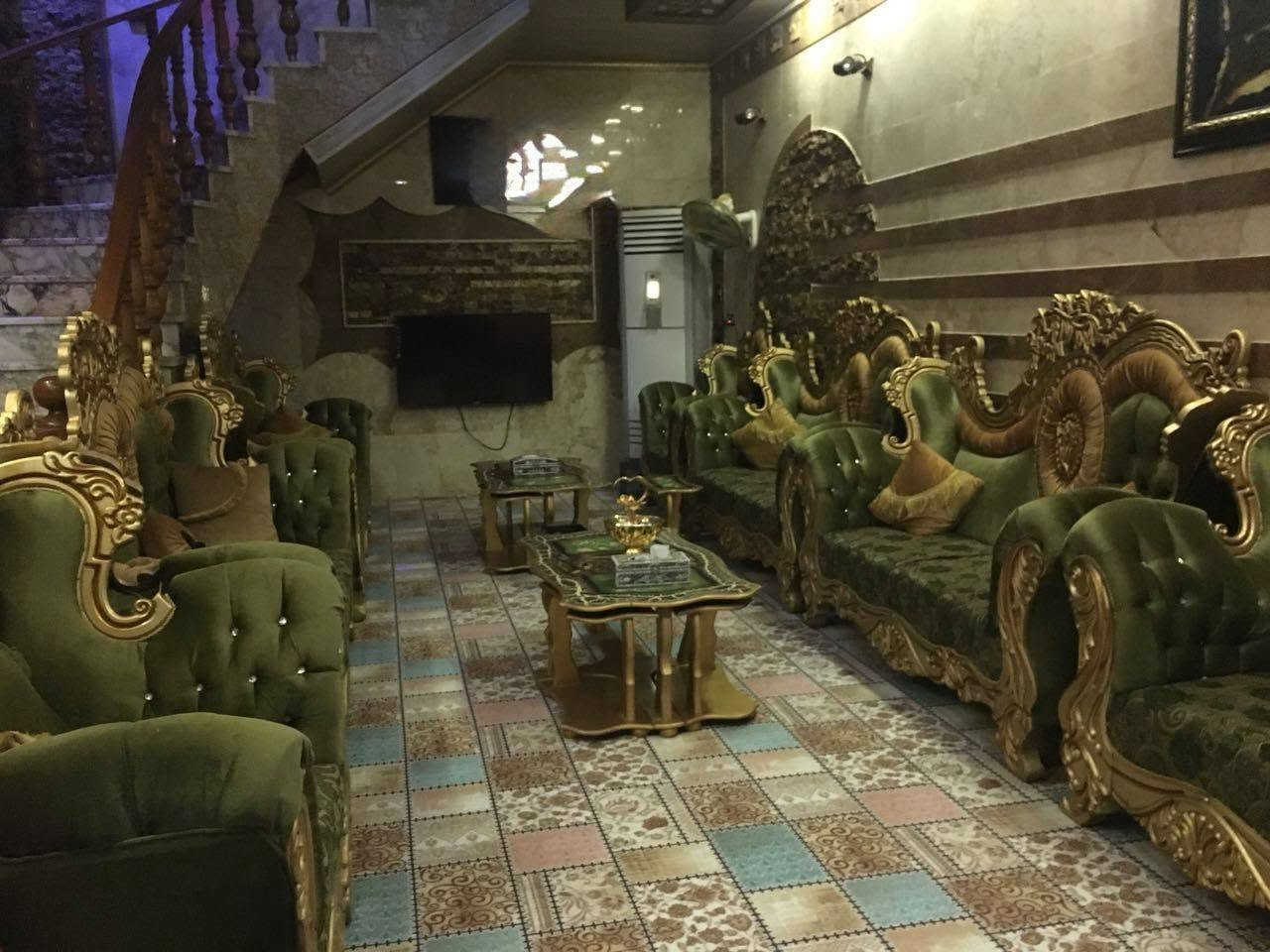 السلام عليكم
دار للبيع في بغداد جسر ديالى القديم شارع الإطفاء
المساحة ٢٩٠
يحتوي الطابق الأرضي.. على استقبال ضيوف +غرفة طعام +صحيات +كراج +ويوجد داخل الكراج غرفة مخزن      

الطابق الثاني.. غرفة نوم +استقبال ضيوف +مطبخ +صالة+صحيات طرمة

الطابق الثالث غرف نوع عدد 4   +   صحيات
البناء حديث  وايضا جميع الدار من الطابق الأول إلى الاخير مرمر جدران وارضية
لأي استفسار *********** اتصل وتدلل
علما الدار يفرغ خلال اسبوع
