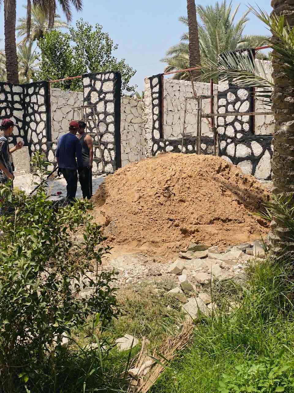 🪬⚠️عندك بناء بيت او سياج او تطبيگ ممرات او بحيرات اتصل والباقي علينه ‏شغل درجى اولى كرسته وعمل والاسعار مناسبه للتواصل واتساب ***********
او الاتصال ***********￼
