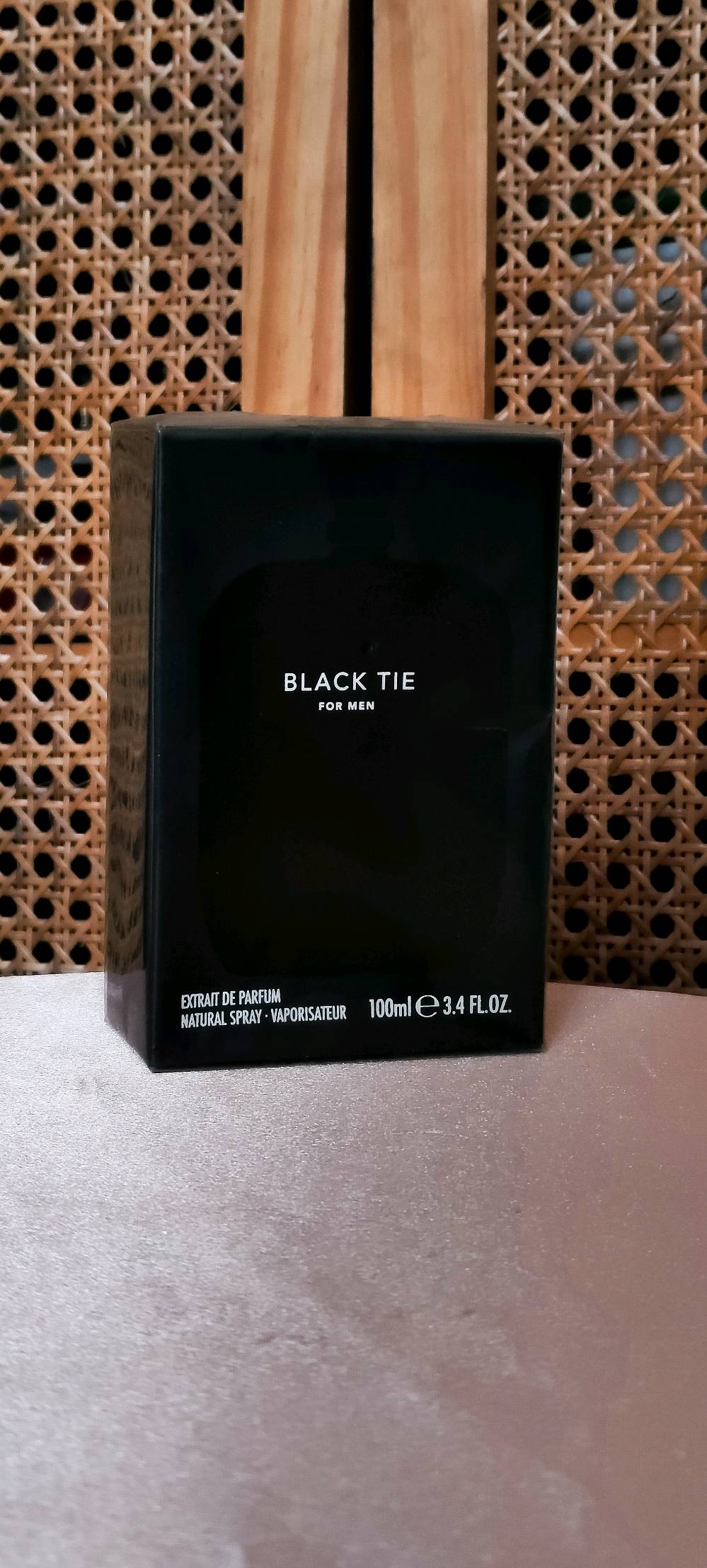 للبيع عطرين أصلية ومميزة جداً من الدار الشهيرة Fragrance One الخاصة بالمراجع العالمي Jeremy Fragrance:
🔥 1. عطر Black Tie
الحجم: 100ml - Eau de Parfum
الحالة: جديد كلياً (غير مستخدم وغير مفتوح - غلاف الشركة الأصلي).
السعر: 220$
🔥 2. عطر Office for Men
الحجم: 100ml - Eau de Parfum
الحالة: جديد كلياً (غير مستخدم وغير مفتوح - غلاف الشركة الأصلي).
السعر: 150$
💯 ملاحظة: العطور تم شراؤها مباشرة من الموقع الرسمي للدار (Fragrance One).
📍 الاستلام والتوصيل:
التسليم اليدوي: داخل محافظة كربلاء.
التوصيل: متوفر لجميع المحافظات العراقية.

للتواصل خاص او على الرقم
0️⃣7️⃣7️⃣3️⃣3️⃣2️⃣1️⃣8️⃣5️⃣4️⃣1️⃣
