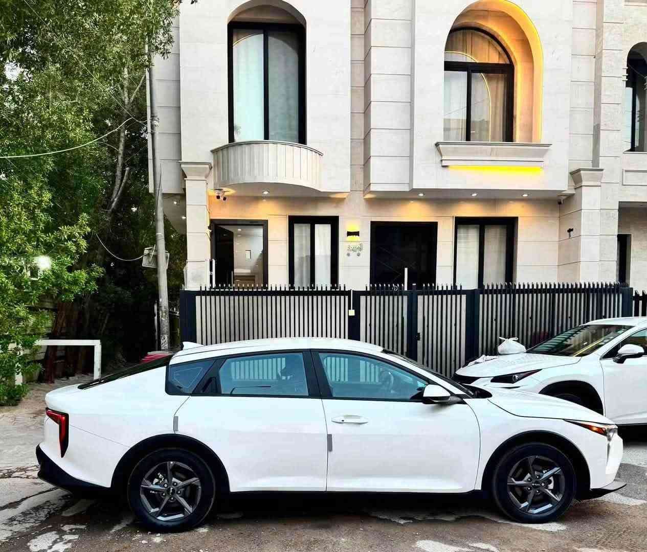 السلام عليكم سياره كي فور
موديل 2025

محرك : 2000 دوش المرغوب

وارد : اميركا حادث صخطخات بل 
بيبان صبغ2بيبان  ومكانين بارد 
بدون دواخل بجم كبس 
ماشيه 15مايل 
رقم أربيل الجديد اترقمت البارحه 
هزه فحص كله جديد وكاله تحويل 
بل خدمه 

مواصفات  

1_بصمة 

2_تشغيل عن بعد 

3_ بصمة ابواب 

4_ بصمة جنطه 

5_شاشه متصل حجم كبير 

6_فول قيادة ذاتيه مع تحديد مسار 

7_فول تحكم ستيرن 

8_تبريد متصل مع شاشه لمس 

9_منافذ شحن خلفية 

10_سايد بريك كهربائي 

11_مانع انزلاق 

12_نقط عمياء 

13 _ تحكم وضعيات قياده

14_رادار امامي وخلفي وجانبي 

15_فول حساسات توقف ذاتي 

مكاني الشعب 

السعر 165$$$ بي مجال
***********
