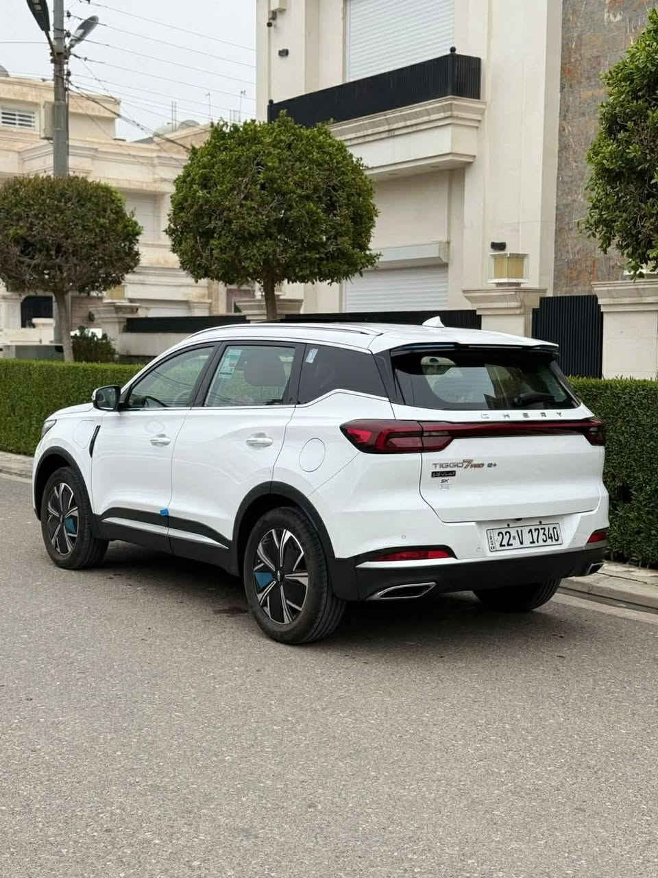 🚗 للبيع – شيري تيكو 7 برو Plug-in Hybrid (PHEV) 2024 | أعلى فئة (Full Option)
🔹 موديل: 2024 استلام نهاية ٢٥ 
🔹 اللون: أبيض  / 
🔹 رقم أربيل باسمي مكاني بغداد
🔹 ١٢٠٠ كيلو متر بالشحنة الواحده 

المواصفات:
✅ نظام Plug-in Hybrid (بنزين + كهرباء)
✅ محرك 1.5 تيربو مع محرك كهربائي
✅ صرفية وقود ممتازة وأداء قوي
✅ فتحة سقف بانورامية
✅ كاميرات 360°
✅ حساسات أمامية وخلفية
✅ شاشة وسطية كبيرة + شاشة عدادات رقمية
✅ Apple CarPlay وAndroid Auto
✅ تشغيل بصمة ودخول ذكي
✅ تشغيل السيارة عن بُعد
✅ شاحن لاسلكي
✅ مقاعد جلد كهربائية
✅ مكيف أوتوماتيك ثنائي التحكم
✅ مثبت سرعة ذكي (Adaptive Cruise Control)
✅ المحافظة على المسار
✅ تحذير مغادرة المسار
✅ مراقبة النقطة العمياء
✅ فرملة طوارئ أوتوماتيكية
✅ إضاءة LED كاملة
✅ وسائد هوائية متعددة وأنظمة أمان متكاملة

ملاحظة:
✔️ ماشيه 13 ونص ألف كلم
✔️ بيها رصعه صغيرة بالباب فقط

💰 السعر: 25000000 دينار عراقي
للاستفسار والمعاينة، التواصل على الخاص أو الاتصال. ***********
