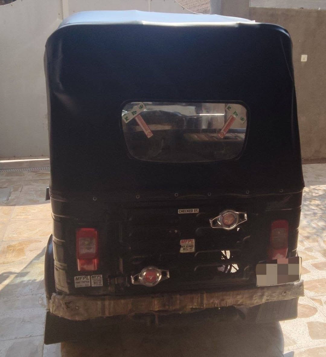 ٢٠١٦
رقم وسنوية بغداد رقم انكليزي 
المكينة ٢٠
كير اكسن كلة شركة امرجعة
البدي غير مكفول 
تخم تاير 
الكهربائيات كلها شغالة 
اكلجات 
قمجيات كلها يعني امسوي عليها صيانة عامة 
راعيها ايريد تحويل 
قفلها ٥ ملايين لا اتراسلني مكلف بالنشر 
 اتواصل وي راعيها هذا رقمة ***********
[ مكان ميسان مركز المدينة
