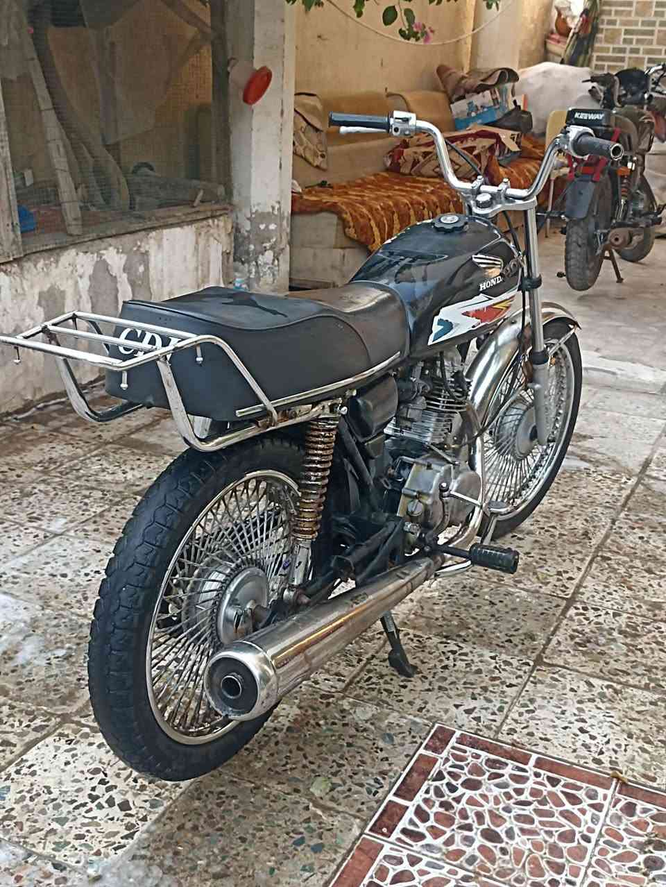 سلام عليكم اربعه كير للبيع كلك مديل21 سعر 275 وبيه مجال ***********
