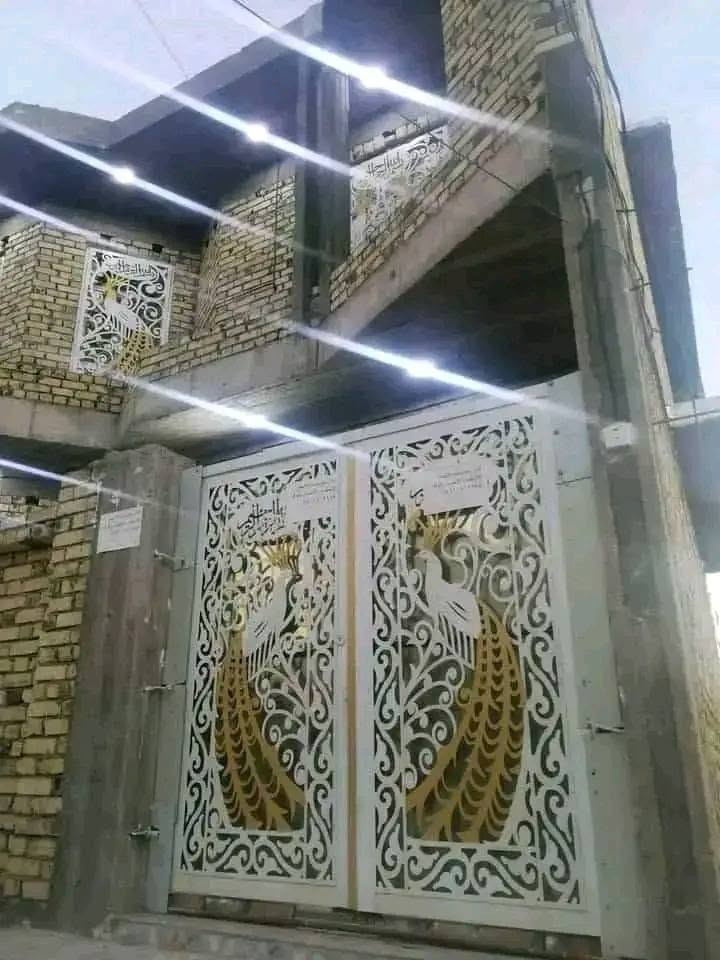 يوجد بيت للبيع مساحته 100 متر ركن كونكريت طابقين طابق الأول متكون من غرفة وصاله ومطبخ وبراني وصحيات داخليه وخارجيه وطابق ثاني غرفتين وصاله وحمامات السعر خاص والشراي بيه خير ويدلل ***********واتساب متواجد
