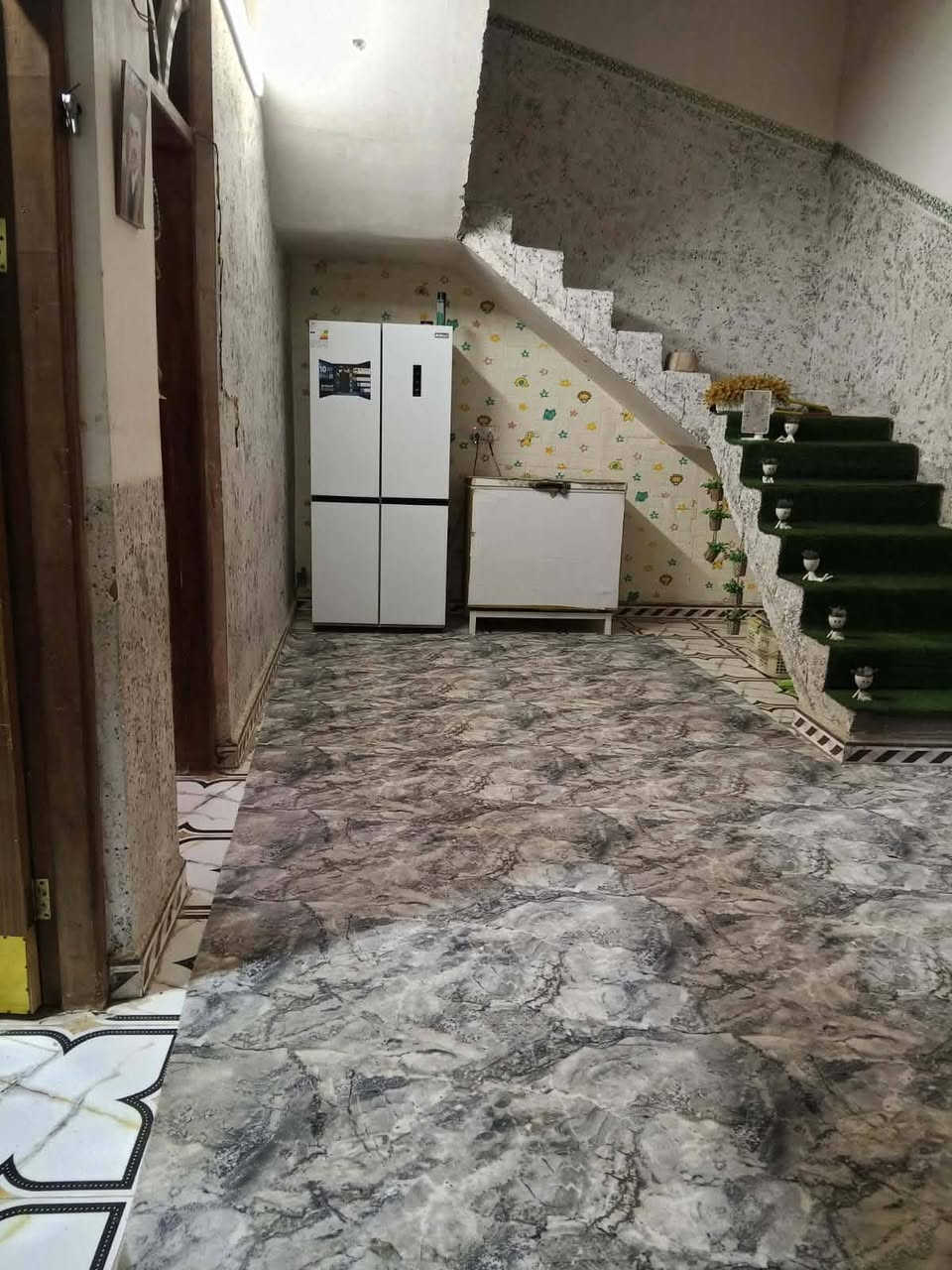 يا الله يا رزاق
بيت بالفلاحيه حي الأمام ألرضا مساحه 200 متر جديد يطل على 

 ساحه خضراء كما موضح في الصور البيت يتكون من طابقين 

  الطابق الأول غرفتين نوم وصاله واستقبال ومطبخ مجموعه

 صحيه والطابق الثاني يتكون من غرفتين وصاله نقص بس

 الستاره منطقه مخدومه وكاملة ألخدمات ألسعر المطلوب 168

 وبي مجال للشراي البيت حر ما مطلوب ألأتصال والأستفسار على 

 الأرقام الآتيه 
***********
***********
وبالعافيه عاليشتري
