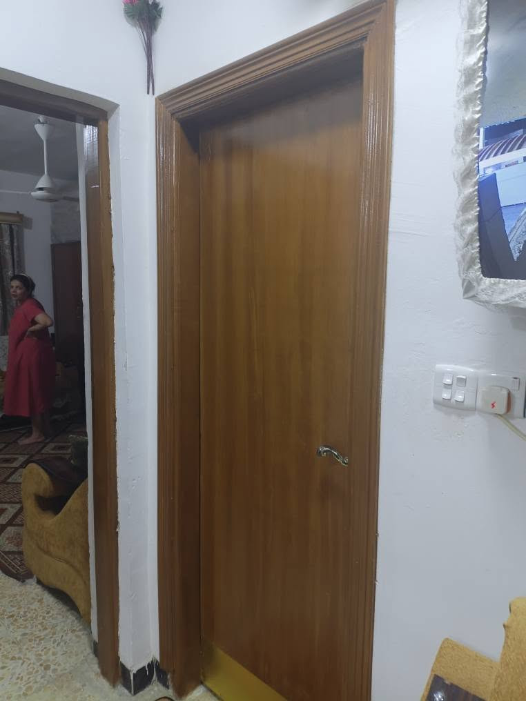 بيت للبيع طابقين مع مشتمل مستقبل
المساحه 200 م بناء جديد  
مكون الطابق الأول  غرفين استقبال و صاله و مطبخ 
وحمامات عدد2. شرقي وغربي
الطابق الثاني صاله و غرفتين وحمامات

منطقه حي السياسيين قرب جامع السياسيين 
مقابل ساحه
مشتمل مكون من غرفه و مطبخ وحمامات غربي وشرقي

السعر على الخاص
الاتصال والاستفسار 0770091273 عمارة, ميسان
