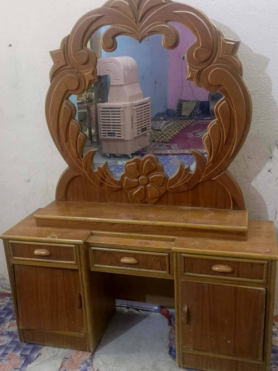 غرفة اخشاب نجارة ٢٠١٦ نضيفه سعر ٥٠٠ 
مكان حلة السياحي الدولاب 
للشراي يتصل او يراسل واتساب هذا 
رقم ***********
