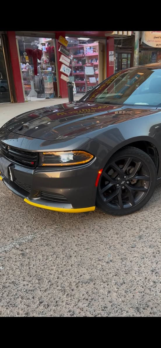 للبيع دوج جارجر 2023 مرقم بغداد بأسمي
مواصفات sxt 
السياره بيها ربع جاملخ خلفي مصلح بدون ايرباك السياره 
ماشيه بالعراق 6000 اجت ماشيه 35 الف فقط 
شاشه كبيره كاربلي 
حساسات خلفيه 
سبايدر خلفي 
زنون منظومه 
مكاني شارع فلسطين بغداد 
السعر 258 وبيها مجال 
الهاتف ‭***********‬
