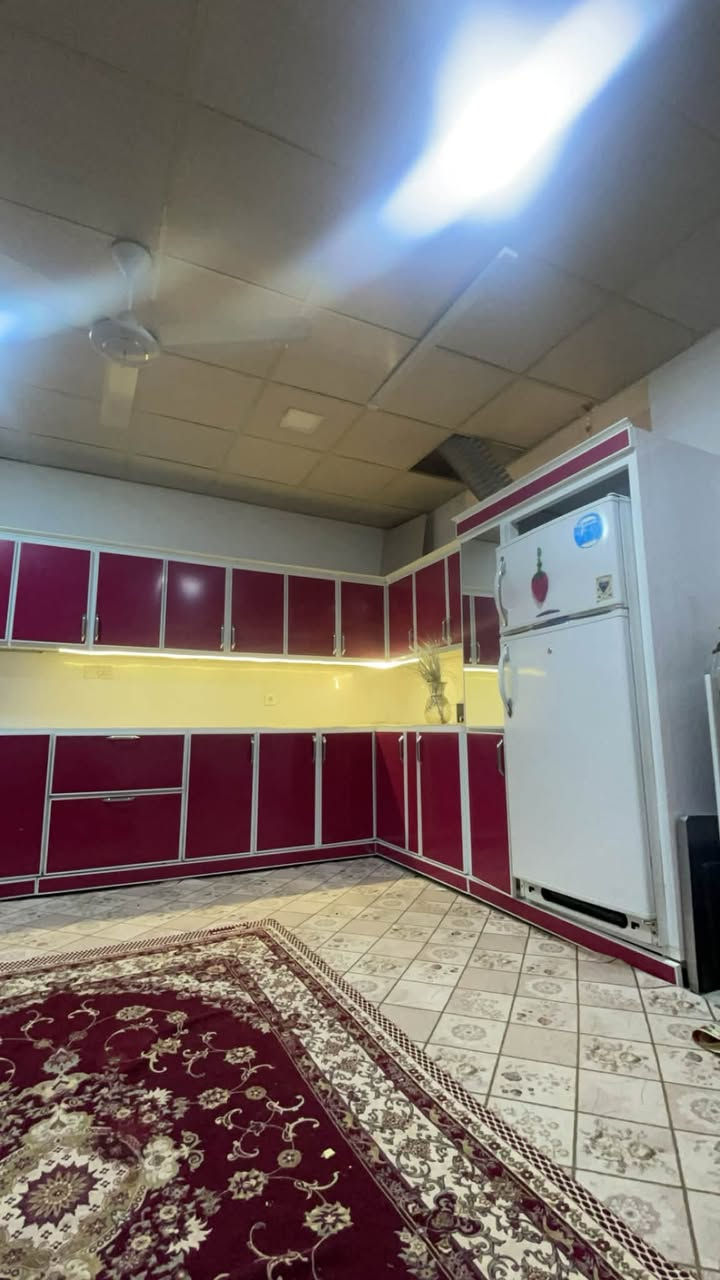 ئەم کەوانتەرە بۆ فرۆشتنە  ئەلەمنیۆمە  کەمێک کۆن بوە بەلام موادەکەی چاکە  ٥ مەتر بۆ ٦ مەترە شوێن سەلاجەی لەگەڵە بۆ نرخی تەلەفون بۆ ئەم ژمارەیە کەن   ***********
