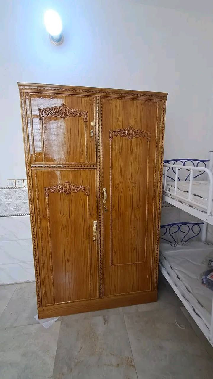 السلام عليكم انه صباغ واشد غرف واصلح غرف بيبان واهذ شغلي واهذ رقمي *********** ابوحسن حت اذغرفه مصبوغ صاج نصبغ ابيض حراري وعدنه سيارة تنقل الغراض من بيت البيت وشد غراف وفتح انه خادم
