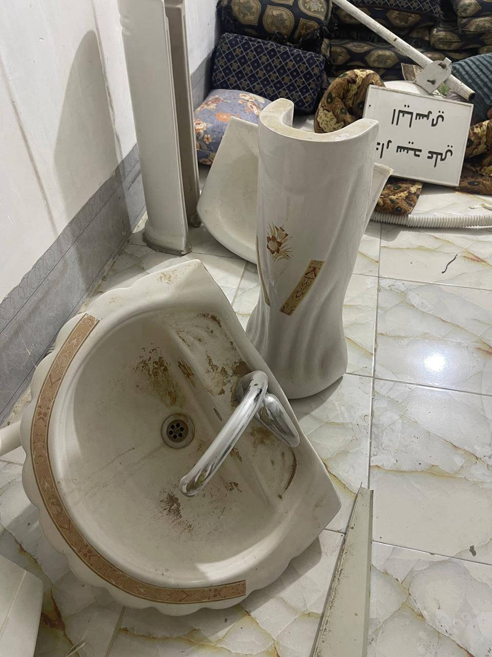 جلسة ونص • نظيفه
