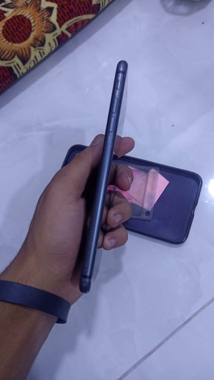 السلام عليكم 

ايفون 8 بلاص للبيع

الجهاز بلادي مبدل بطارية فقط 

البطاريه تقره 100🔋

شاشة بلادية 
 
البصمة شغالة 

كامراتة حلوه 

قيم بما يرضي الله 

ذاكرة 64
