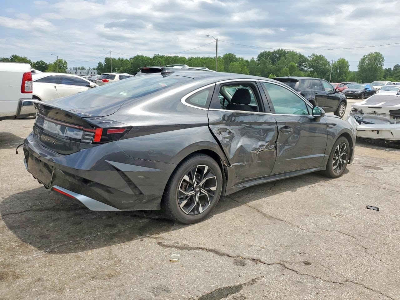 🚨 مزاد مباشر قريباً – حجز مسبق مع مكتب العميري 🇺🇸⚡
​🎯 سيارة معروضة للمزاد الأمريكي القادم!
​🚗 السيارة: [HYUNDAI SONATA]
📅 الموديل: [2025]
🔑 رقم الشاسي (VIN): [KMHL64JA0SA435846]
🛠️ تفاصيل الحادث: موضح بالصور
⚙️ المواصفات:
 محرك 4 سلندر 
​ الفئة SEL 
📟 العداد: [46,860 mi]
​⏰ تاريخ ووقت المزاد: [ يوم الاثنين 2026/8/10 - الساعة 5:00 مساءً]
💵 السعر التقديري الشراء : [حسب سعر المزاد]
​📌 تكدر تدخل معانا بالمزاد وتحدد السعر بنفسك!
​📲 للمشاركة بالحجز أو الاستفسار عن تفاصيل المزاد التواصل معنا:
📞 *********** (اتصال + واتساب)
​📍 مكتب العميري - نشتريلك من المزاد المباشر ونوصلها لباب بيتك
📍 العنوان : القيارة \ قرب جسر القيارة \ مقابل معرض الشهيد ابو زوبع
