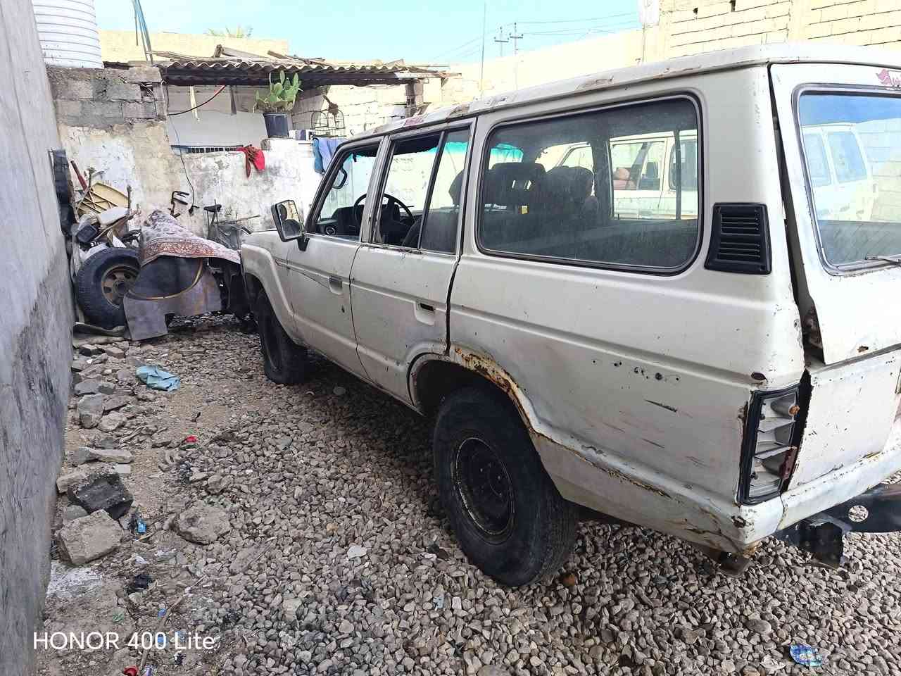 سلام عليكم لندكروز للبيع مديل 82 سنويه ساقطه البليته ضايعه هم ابيع كوم حديد تريد جدد سنويه تكلفك 600 رقم نكليزي سنويه جديده تجيك مكان ديالى مندلي سياره شغاله كامله بس كشر تعبان***********

نص مكتوب في الصور:
- HONOR 400 Lite