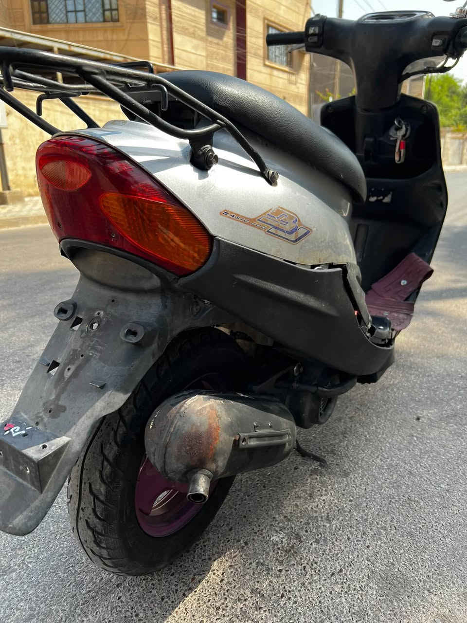 سلام عليكم بيجي 9 ازروف سرعه 60 لايت ناصي عالي دبل اشاره هورن قفل استيرن  سلف وهندر نقصها فقط دشبول عداد سرعه عاطل وعداد بانزين شغال قفل جنطه زوج تايرات جدد موجود مكاني بغداد حي الجامعه رقمي *********** السعر 425 بيها مجال قليل
