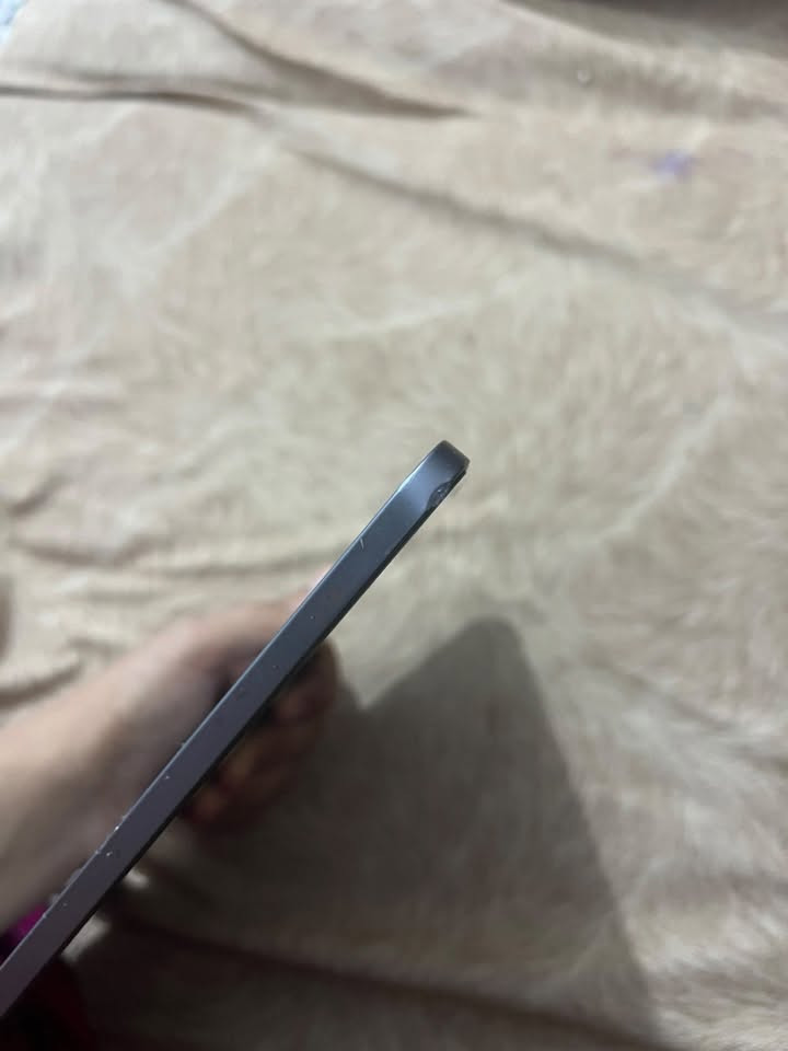 ايباد ايفون ipad Air الجيل الرابع
ذاكرته ٦٤ 
نضيف كلشي مابي بس هاي الطخه ماماثره لا ع بصمه لا شاشه لاكامره كلشي مامبدل بي  جهاز نضيف 
السعر ٢٥٠ بي مجال للشراي

‭***********‬
