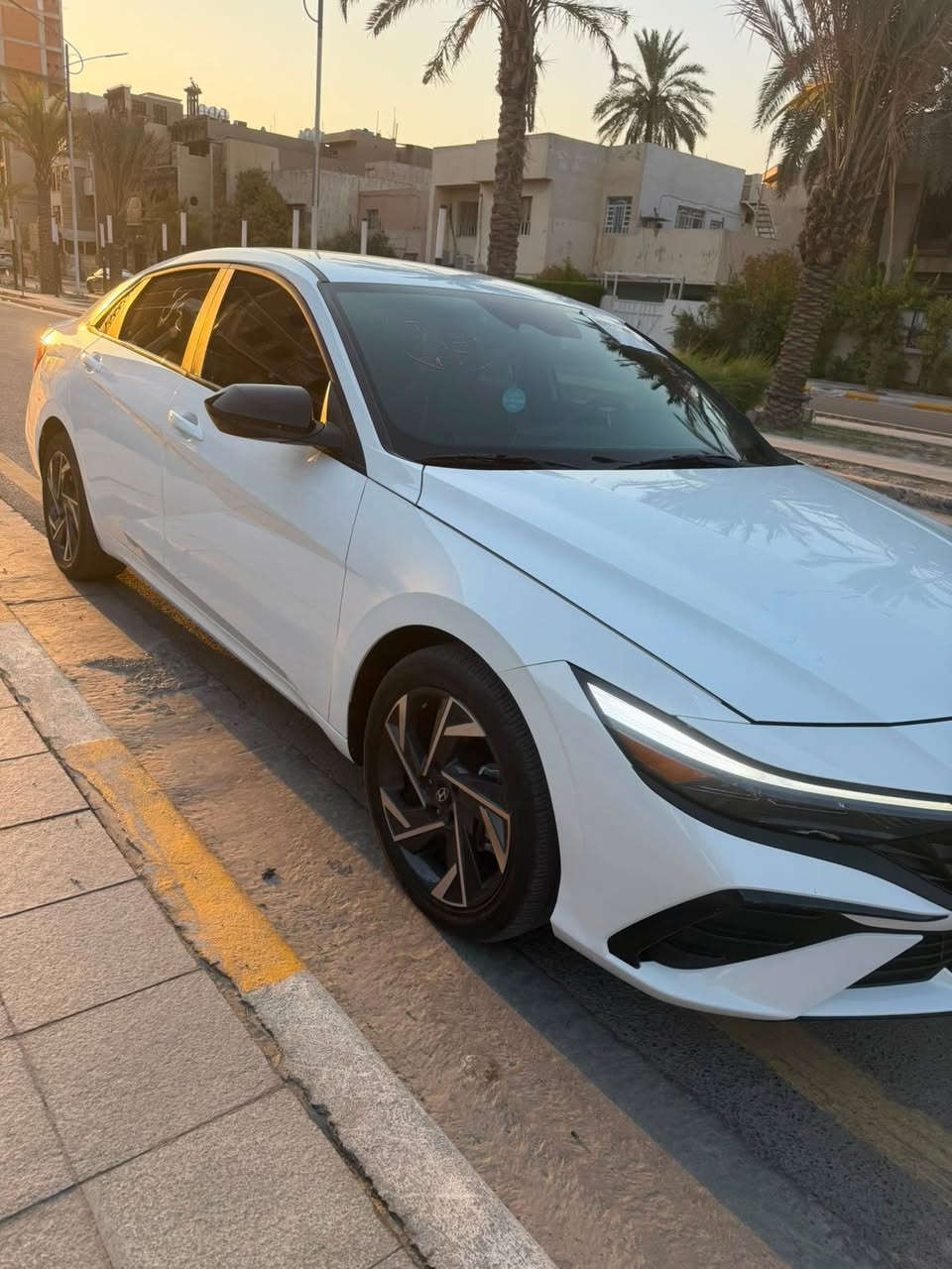 🚘 هيونداي إلنترا SEL SPORT 2025 للبيع

• الموديل: 2025
• الفئة: SEL Sport
• المحرك: 2.0L بنزين
• 4 سلندر DOHC / VVT
• القوة: 147 حصان
• ناقل الحركة: أوتوماتيك
• الدفع: أمامي FWD
• الممشى: 9,150 ميل فقط 🔥
• اللون الخارجي: أبيض
• التشغيل: Run & Drive
بصمه تشغيل عن بعد 
• كاميرا خلفية
• تشغيل بدون مفتاح
• تحذير النقطة العمياء
• تحذير مغادرة المسار + المحافظة على المسار
• حساسات ضغط الإطارات
• إضاءة LED
• مثبت سرعة/أنظمة أمان ومساعدة بالسياقة

📍 السيارة وارد أمريكي 🇺🇸

💰 السعر: [150بيه مجال
📞 للاستفسار:***********

السيارة نظيفة ومواصفاتها حلوة جداً، والممشى قليل بالنسبة للموديل. منفيس فحص موقت

بيبان اثنين مال سايق وخلف السايق امبدل نفس الموديل  غير لون مصبوغ 
التكمه الاسفل مصلحه ضرر خفيف التكمه الفوك سليمه 
جاملغات خلفيفه الثنين مصلحات مصبوغات الصندوك سليم

عنوان السياره: بغداد
