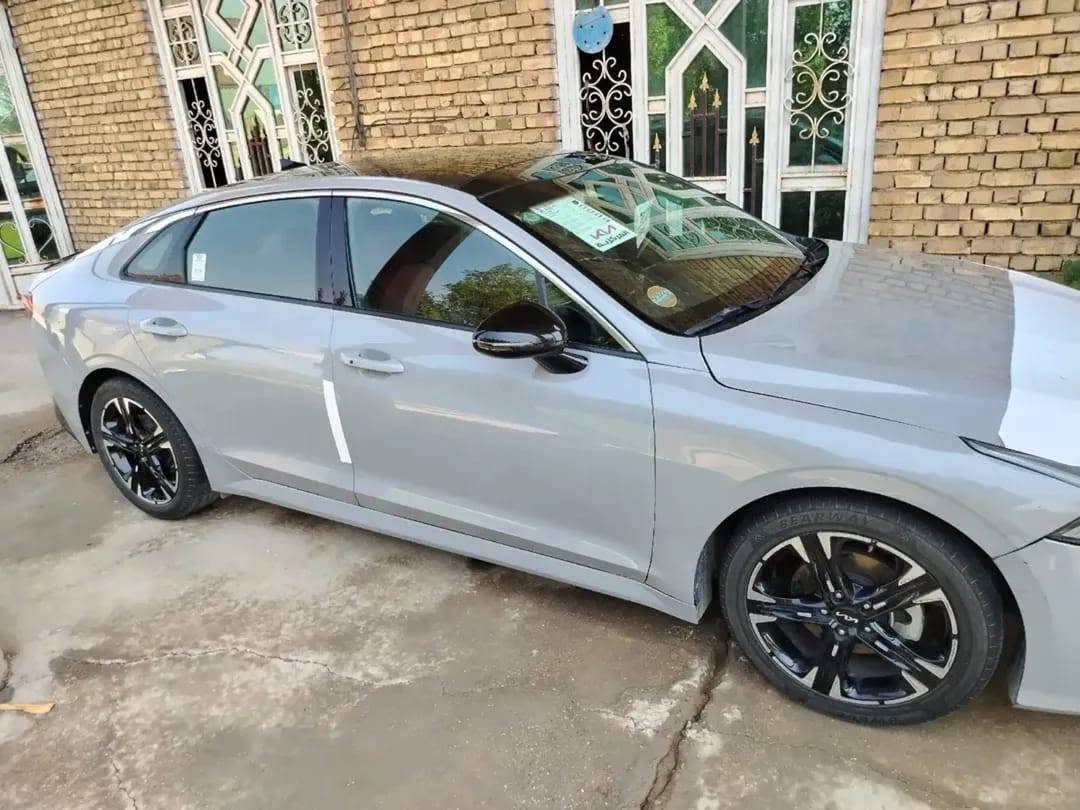سلام عليكم سياره للبيع نوع كيفايف موديل 2022  رقم بغداد وارد امريكي فول مواصفات بني رامه استفسار رقم الموبايل ***********
