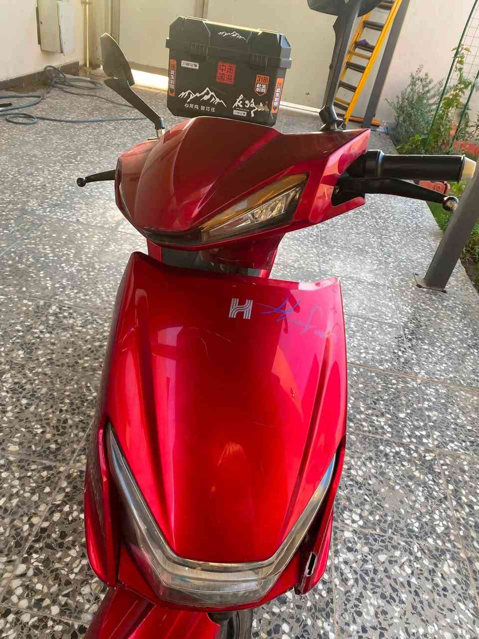 جديده بيها بس شوي بل كفرات شوي اشخوط اما الدراجه 

بطاريات جدد يقرن  11ونص كلهن جدد البطاريات الدراجه

 نضام بك وتكون 3سرع تمشيك بل شحنه الوحده 50كيلو 

سرعتها بل ويز حقيقي 60 

الهاتف ***********

المكان بغداد ابو غريب مجمع نجمه بغداد

السعر 475 وبيها مجال لناس الطيبه 🤍
