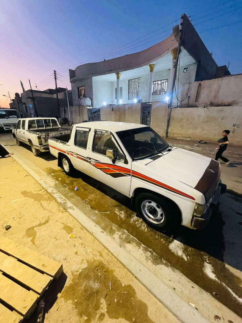 السلام عليكم نيسان مستحية موديل١٩٩٤ رقم قادسية سنويتها منتهية مكينة وكير وشاصي مكفولات سيارة مصبوغة عام جمالية  السعر(٤٠) ورقه وبيها مجال العنوان البصرة الزبير (رقم الهاتف)***********
