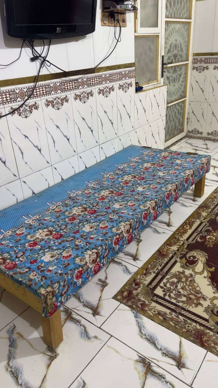 سلام عليكم غرفه تركيه وجربايه ام نفر وميز تواليت .للبيع
250 مع المجال ***********
0782599456
