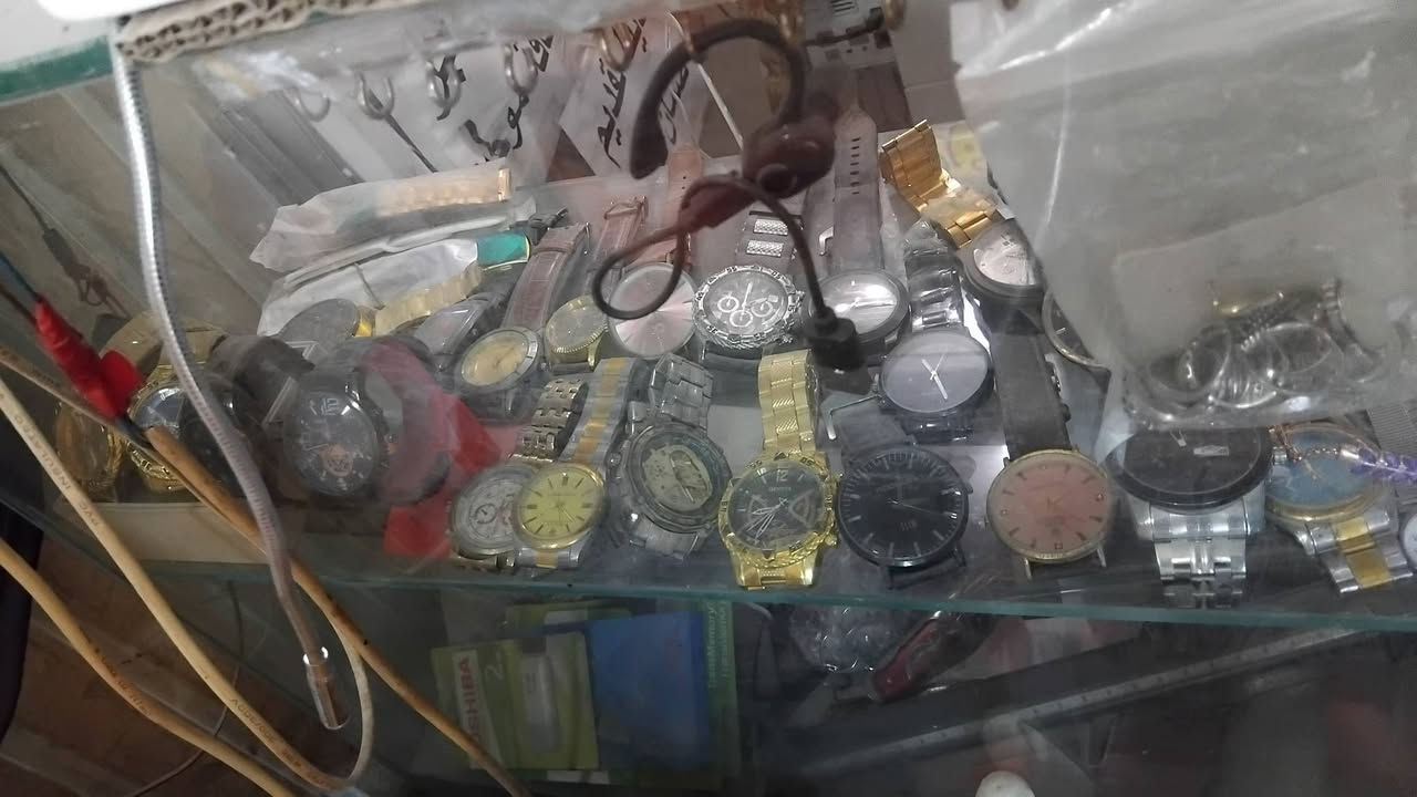 السلام عليكم أغراض امزون جديد ملابس احذيه ساعات للبيع الحريه الثانيه مكتبه فطومه الاتصال***********

نص مكتوب في الصور:
- ملابس تنزيلات