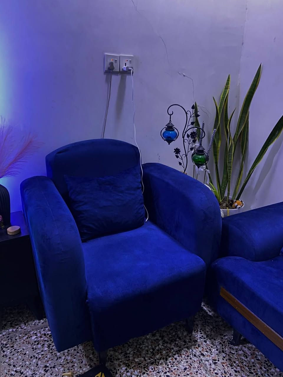 السلام عليكم  🌷✨
🛋️ تخم مستعمل للبيع 🛋️
التخم مستعمل استعمال خفيف جدًا ونظيف، ما بيه وصخ أو تخريب، ومحافظ عليه بشكل ممتاز 🤍✨
💰 سعر التخم: 450 ألف دينار
📌 وبيه مجال بالسعر للجادين.
📺 شاشة LG للبيع
✨ الحجم: 65 إنچ
✨ الماركة: LG
✨ نظيفة ومحافظ عليها
✨ ولحد الآن اللاصق موجود عليها 📦
💰 سعر الشاشة: 400 ألف دينار
📩 للحجز والاستفسار :***********
