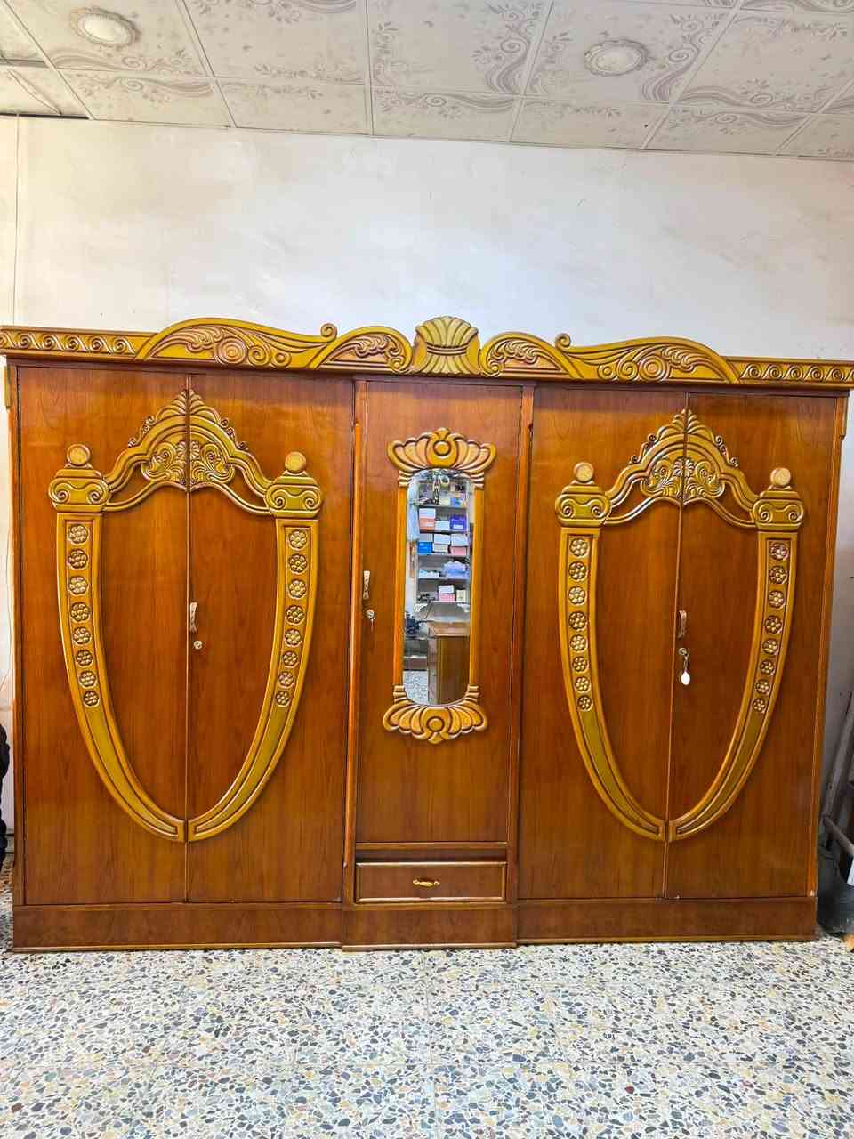 السلام عليكم 
غرفه صاج عࢪاقي مستخدام 
غرفه5/ابواب 📌
السعر 580
نضافه 80/💯 
معا نقل فقط داخل بغداد 
واتساب ***********
