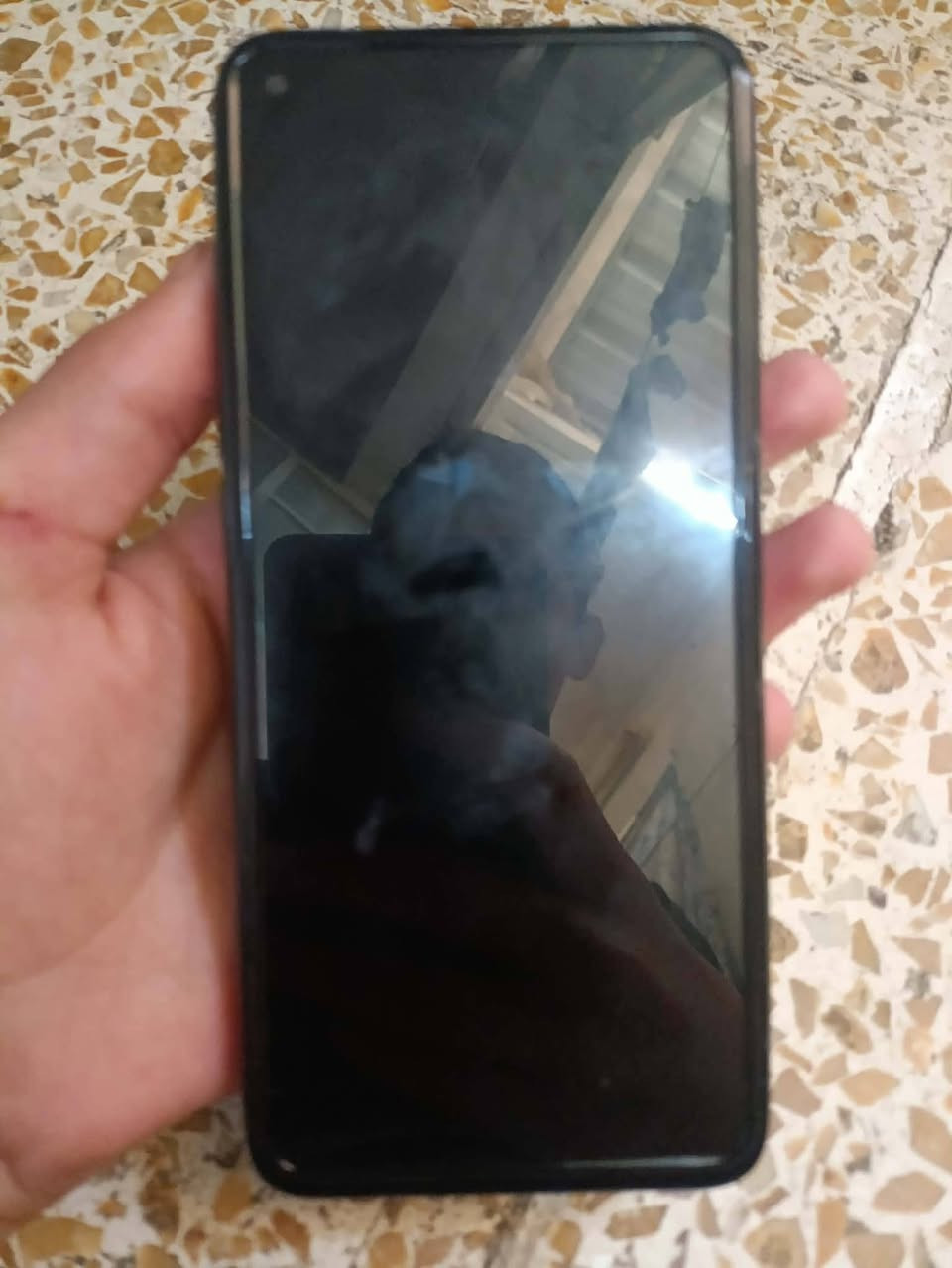 هذا الموبايل للبيع سعره 110 بمجال اللي يريده خليه يجيني على الخاص ويديك على هذا الرقم مبدله بس شاشه مره واحده وما شكل شرط***********
