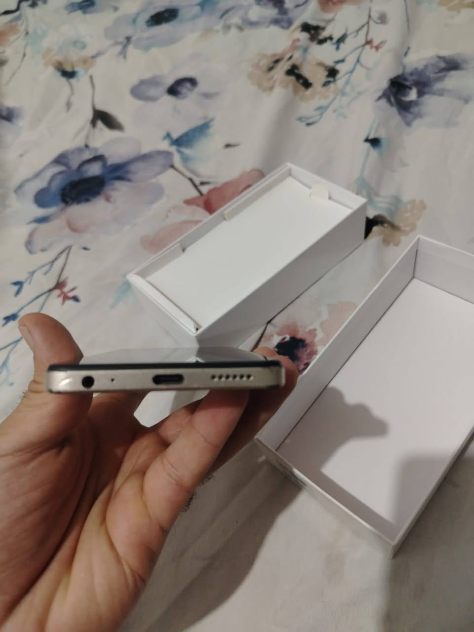Infinix SMART 8
للبيع 

شاشة / 90 هيرتز 

بطارية / 5000 انسة الشحن 

سعر / 125 

عنوان ديالى هبهب
