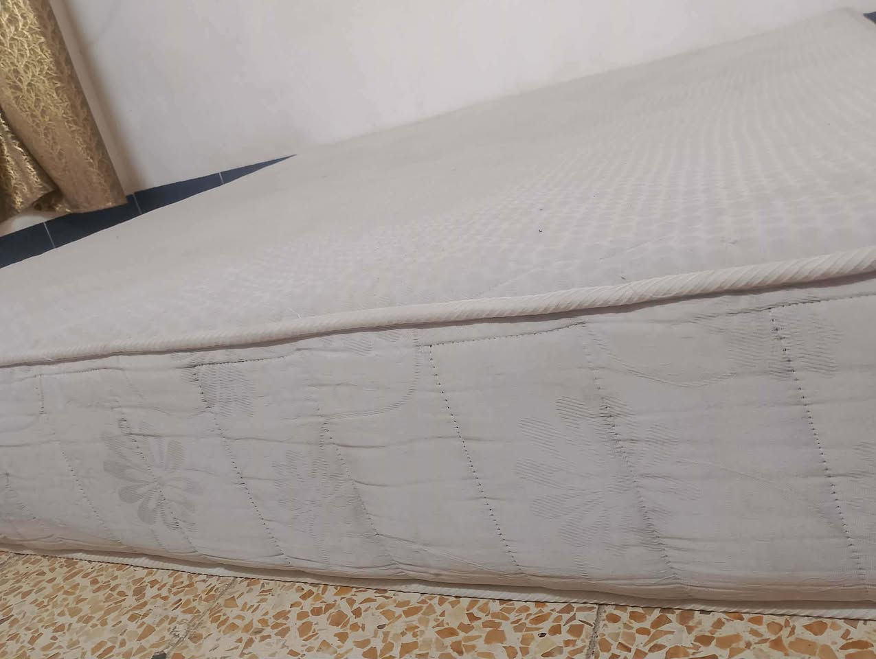 دوشك طبي ضغط عالي نضيف مابي عيب السعر 45وبي مجال بسيط عنوان حي سماح
