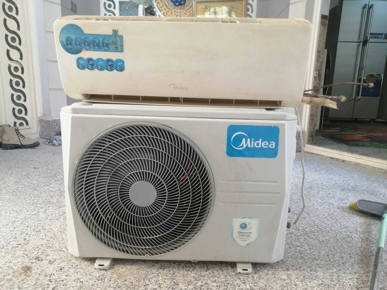سلام عليكم  سبلت نظيف بس عوزه غاز السعر 150وبي مجال توصل عبر وتساب رقم الهاتف ***********
