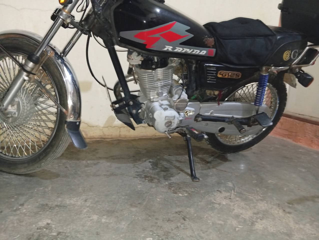نامیپڕۆ پێنج گێڕ بۆ فرۆشتن
ماتۆڕێکی بێ عەیب بێ نوقسانی 
250 یەک مەسڕوفی تیا نیە 
ڕانین و شتی زۆر نەرم و خۆشە 
مەکینەی بە قوەتە 
بە شەرتی گێڕ و مەکینە و لاشە بێ عەیب بێت
کارەباییات و لایتی ئیش ئەکات 
ساڵانسای کپی لە سەرە 

سعری 375 هەزار و کەمێ مەجال 

شوێن کەلار 

***********
