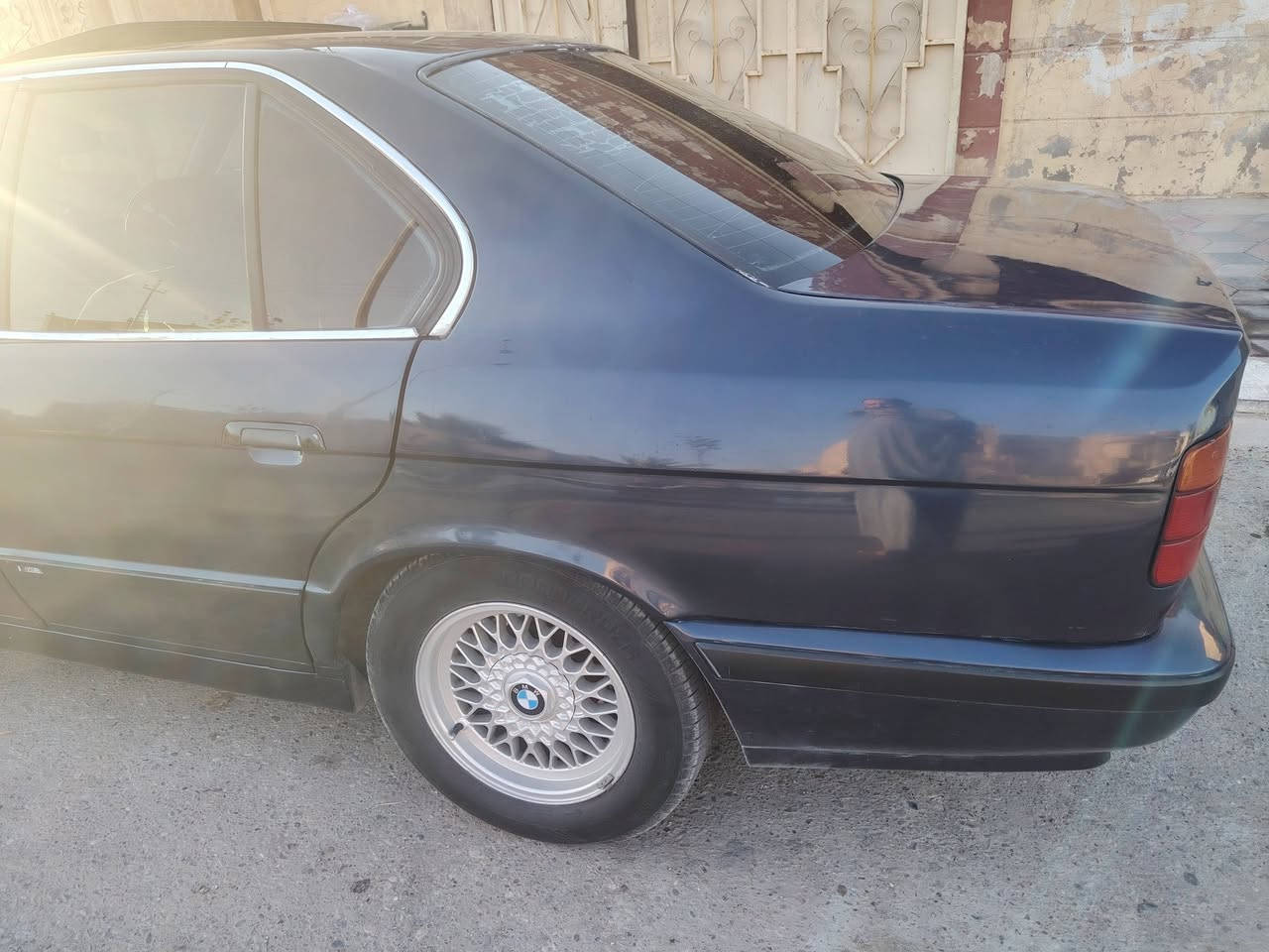 سلام عليكم بي ام للبيع حجم ٥٣٠ محرك مفتوح ٣٥ شرط التحويل تريد وكاله تريد تحويل مثل ماواضحه بالصوره السعر ٤٨ وبيه مجال شي قليل مكاني تكريت القادسيه شارع مستشفي العسكري وشراي يتصل ***********
