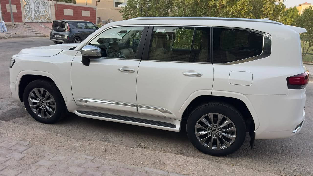لاندكروز vxr 2023 
فول مواصفات
ماشية 33 الف 
مغلفة PPF بالكامل 
مكفولة من الزلغ 
السيارة على وضع الشركة 
رقم بغداد
السعر 77000$ وبيها مجال
للأتصال ***********
