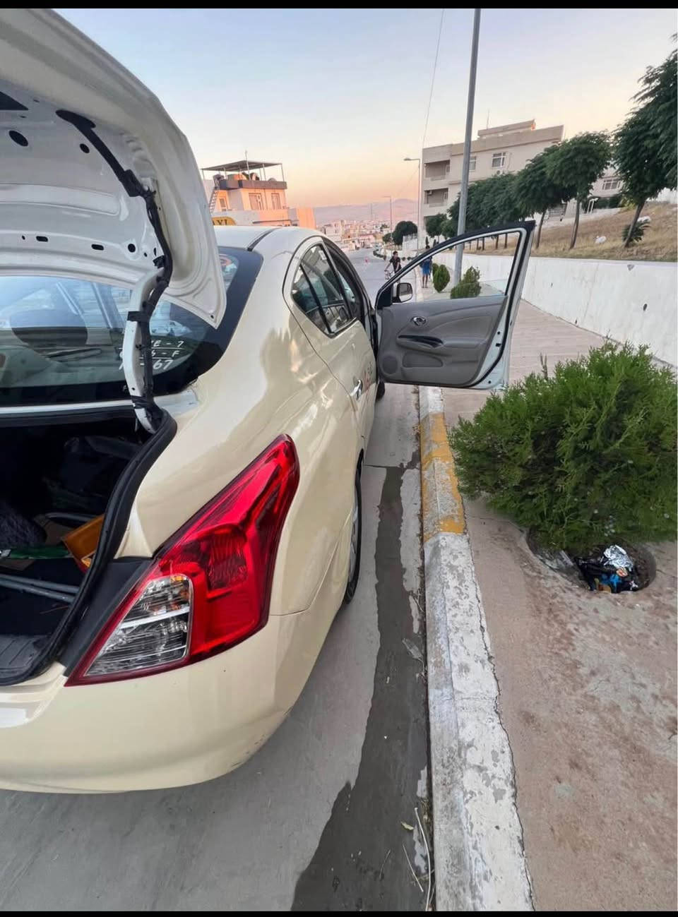 سلاوی خوا لە هەموو لایەک نیسان سەنی تەکسی  بۆفرۆشنت 
مۆدیل 📆٢٠١٢ لە سەنەوی ٢٠١٣یە
تەبرید 🆒🥶ساردو گەرم 🥵بەشەرت 
تەبرید مەرکزی
جوار جام کارەبایی🪟
شاشە ئایپاد📱و کامیرایە🎥 
هایدرۆلیکی گێڕی تازەیە🛢️
دیسکو بانسی 🛞تازەیە
سوکان فۆلێومە 
ڕۆنی تازەیە
مەکینەی گۆڕاوە هی ئەوروپی لەسەرە 
گێر تۆماتیک
ڕەقەمەو سەنەوی تا ٢٠٢٩ مانگی٤ تازەیە لۆگۆی پێوەیە
جەمپێکی دواوەی هەیە
ناو گێچی گۆڕاوە شتی جوانو دانسقە سەیارەکە مالی کاسبیە یەک سایەقی کەمە 

نرخ 💵٩٣ گەڵا *********** 📞واتس ئەپوو فایبەر 

کۆڕەک ***********📲
شوێن سلێمانی ڕاپەڕین 📍 السليمانية, العراق
