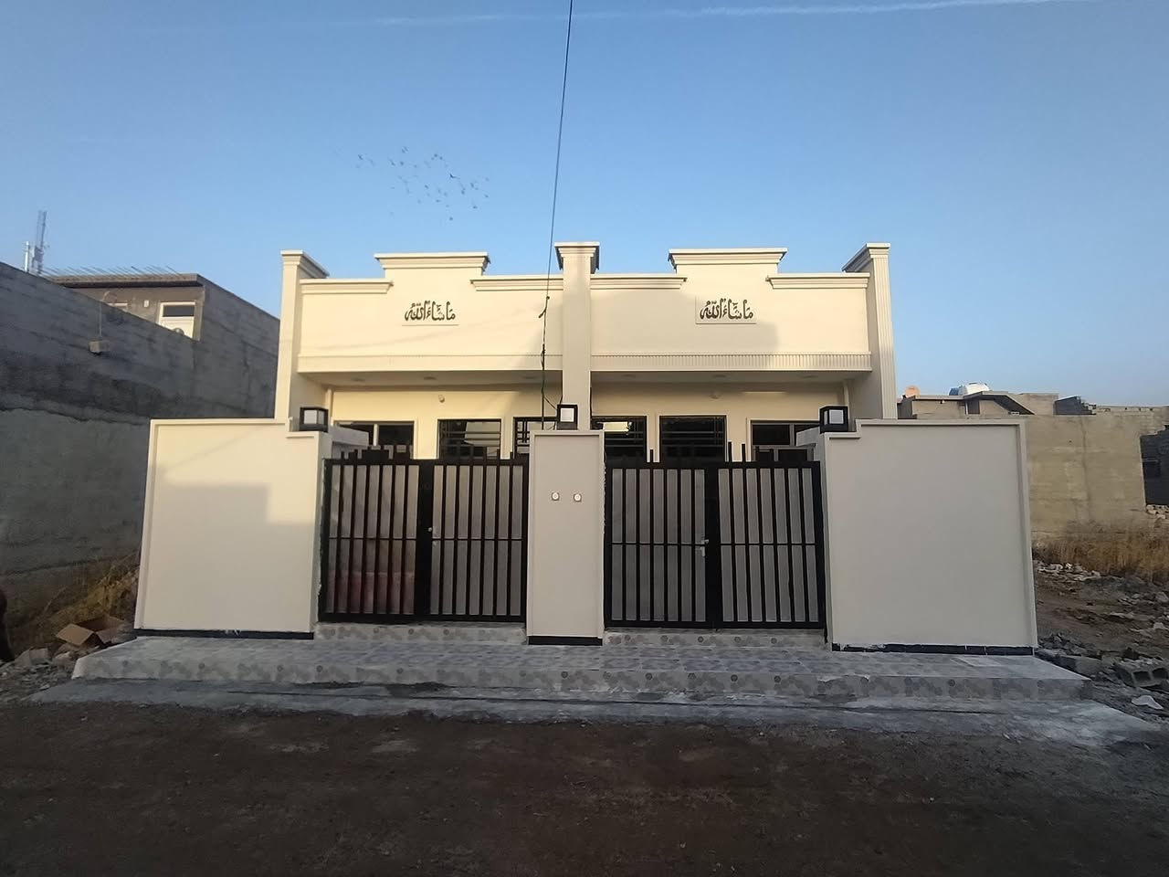دور الزراعة
دارين للبيع كل واحد مساحة ١٠٠ م ٥ ×٢٠ طابق واحد

إستقبال ، مطبخ مع صاله ، غرفة نوم ، بيتونه ،

دورة مياه داخل خارج شرقي غربي

ارضيه بورسلين ، شغل كلش مرتب 

جاهز للسكن.. 

نوع العقار طابو زراعي سند ٢٥ 

خدمات كامله ماء مجاري تبليط كهرباء 

الموقع بعقوبة تقاطع القدس دور الزراعة الثالثة

للأستفسار أكثر اتصل على الأرقام التالية او على الخاص

وسام اللهيبي  ***********

ياسر فارس حسين *********** 

مكتب الجزيرة لبيع وشراء الأراضي والدور السكنية
