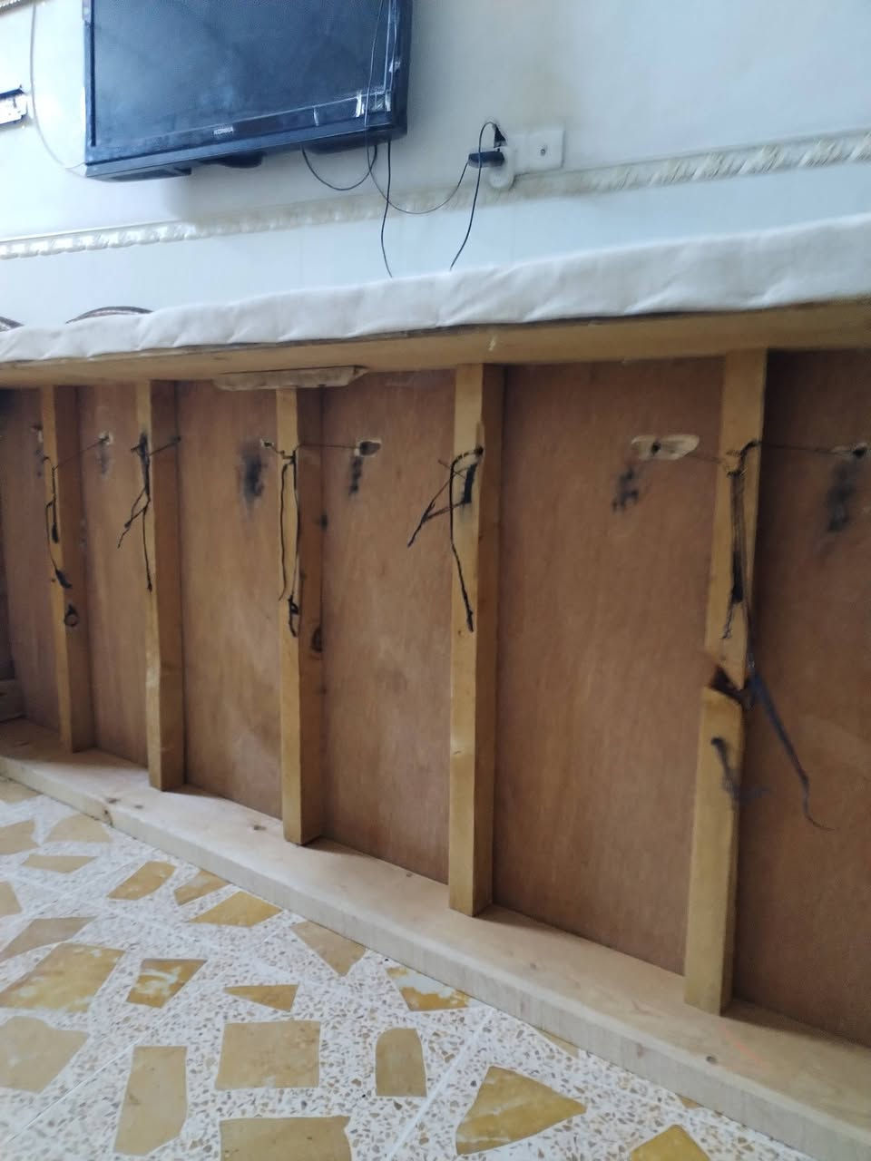 قنبات عدد 2 مغلفات جدد طول الوحده مترين سعر100
مكان جانب الايمن حي الهرمات 
***********
***********

