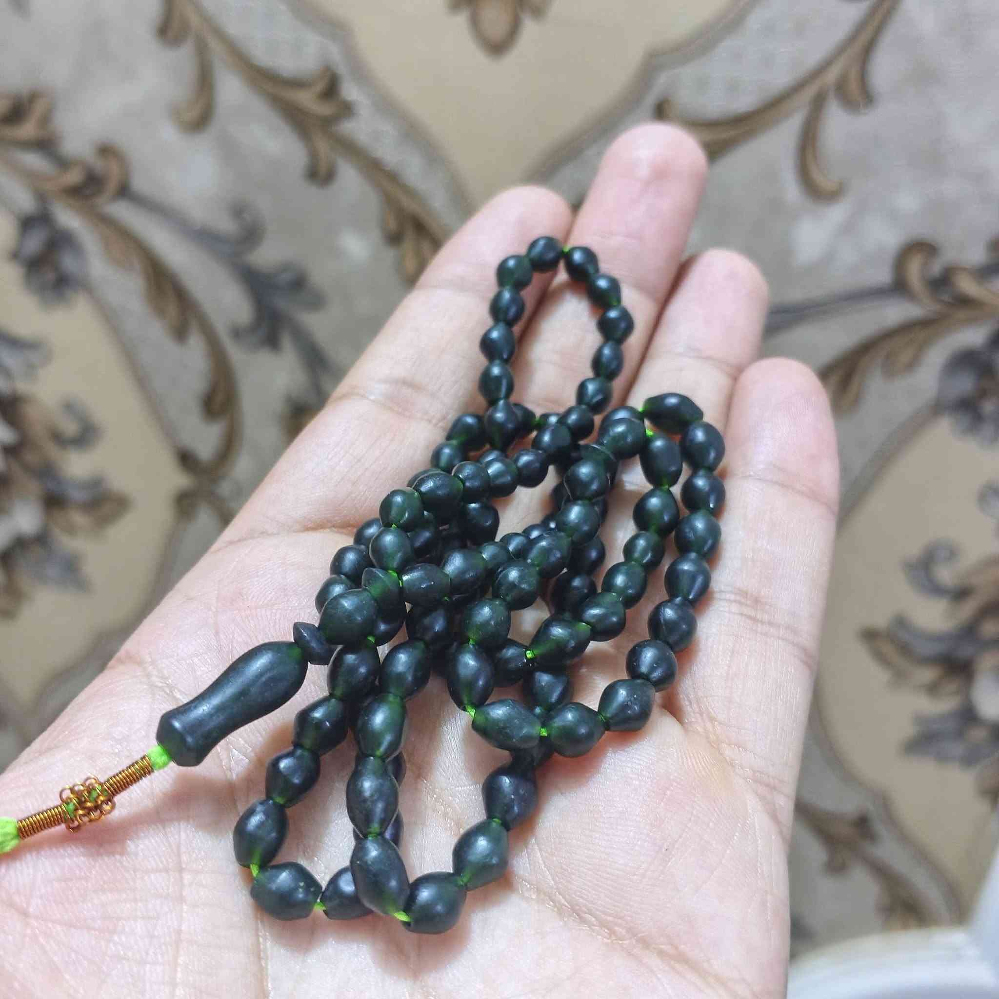 حجر الباي زهر الاصلي 100% جراخه يدوية السعر 27 الف مع توصيل مع علبة هدية/السبحه الثانيه شبيه الكهرب الروسي 45حبة 20 الف / القطعه الثالثة سندلس تركي معرك  33حبة 15 الف/ ***********
