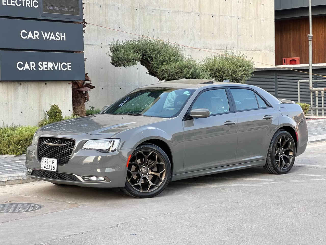 Chrysler 300S 2019 Gold Edition 
70.000 Mile✅
*********** 📞
کلایسلەر 2019. 300S   
فول فول مواصفات گۆڵد ئیدیشن
تەنها ٧٠ هەزار مایل ڕۆشتووە کلین تایتڵ
هەردوو بەصمەی شەریکەی ماوە مواصفات S
دەعامی بۆ دەعامی بێ بۆیاخ بێ سارد و شوخت
بەصمە شەغال پانۆراما کوشن هیتەر
کوشن جلد لایت زینۆن و لید
گێڕی سوکان دوگمەی سپۆرت شاشە گەورە
کامێرای دواوە تایە و ویل ٢٠ تەبرید مەرکەزی
سەماعە Alpine سوکان هیتەر
گێڕ و مەکینە بەشەرت  نەکراوەتەوە
سەنەوی و ژینگە  تا ٢٠٣١ تازەیە هەزە و بەرادی تازەیە
٤ تایە و ویلی بیلادی لۆک 
تەحویل و غرامە بەشەرتە بەناوی خۆمانەوەیە
ناونیشان سلێمانی *********** السليمانية, العراق
