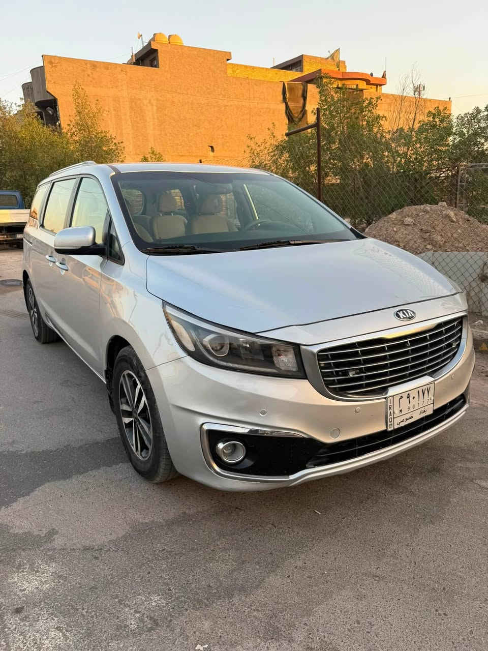 سيدونا 19 أميركي رقم بغداد سعرهه178 مكانه بغداد ***********مواصفات عاديه بيه جاملغ امامي وبل عراق جاملغ صبغ بدون يرباك بدون دواخل بدون تبديل كير مكينه صدر تخم تايرات كهربائيات كلهن شركا ماشيه 83 كيلو السياره جديده ونضيفه بيه التبريد عاطل
