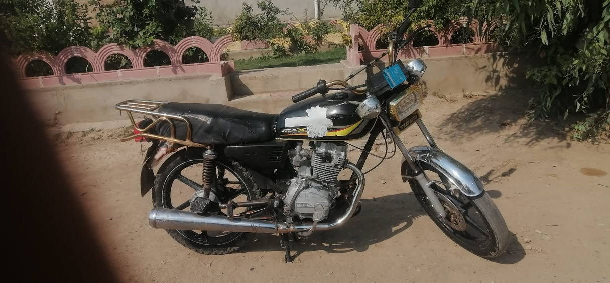 سلا عليكم ماطور 5كير محرك مفتوح لا صرف ولا بخار كهربايات شقاله سعر ٢٧٠ وبي مجال بسيط مكاني شاطي الجدر ***********
