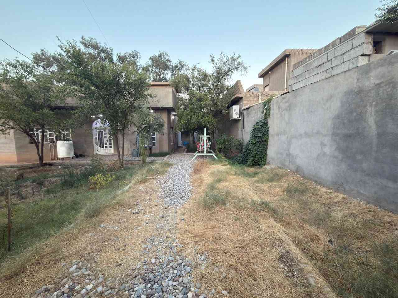 بيت للبيع 🏡

📍 الموقع: السكك_قريب على الناحية 
💎خدمات ماء كهرباء تبليط 
📐 المساحة: 500 متر مربع
📏 الواجهة: 23 متر
📏 النزال: 27 متر
💰 السعر: 145 مليون وقابل للتفاوض

للاستفسار والمراجعة التواصل معنا.***********_***********واتساب اتصال 📞

