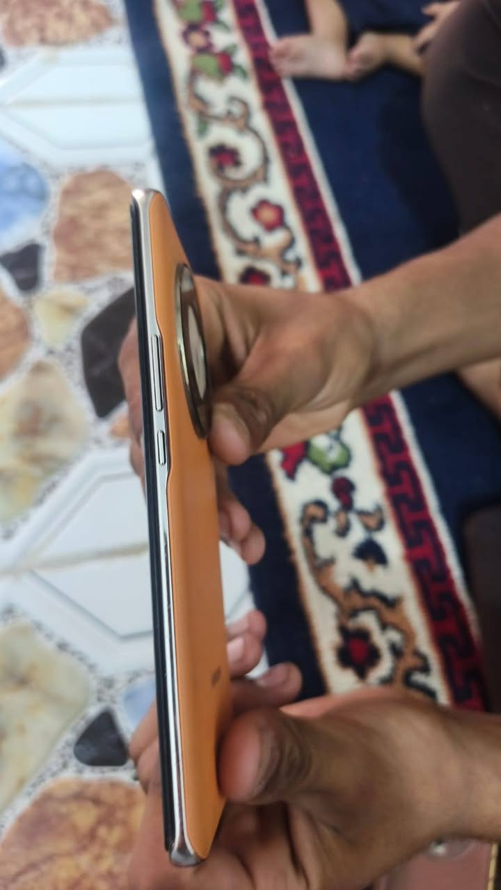 سلام عليكم ورحمة الله وبركاتة جهاز للبيع جهاز نضيف جهاز أي قطعه ما بدله  ذاكره 256 عشوايه 12ملحقات كامله وسعر خاص ورقمي ***********
