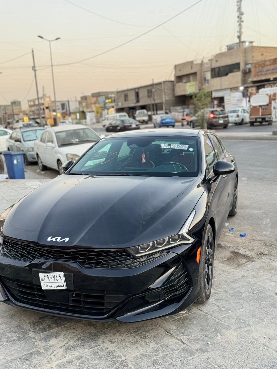 السلام عليكم 
k5 
GT line 
داخل احمر كي فايف 2024 جي تي لاين فول الفول محرك 1.6T المرغوب داخل احمر حادثها صندوق فقط من امريكا وحافة الجاملغ الخلفي عكس السايق وصار بيها حادث هنا حافة البنيد والجاملغ جهة السايق البنيد صبغ بدون تبديل و الجاملغ بارد فقط ماشيه 64 مايل سيارة نظيفة جداً تحويل مباشر
السعر160 وبيها مجال 
مكان السياره بغداد للاستفسار الاتصال او واتساب ***********