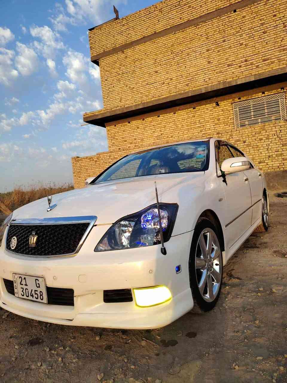 > *للبيع شاهينة كراون 2004 👑*
> *السعر: 160 ورقة وبيها مجال بسيط*
>
> سيارة جاهزة من كلشي ماتخسر عليها دينار
>
> *المواصفات:*
> 🔹 موديل 2004 - شكل شاهينة
> 🔹 محرك V6 جديد شرط - الصورة مالت المحرك موجودة
> 🔹 كير ومحرك جدد
> 🔹 تبريد وتدفئة أمامي وخلفي ثلج ❄️
> 🔹 فول مواصفات - فتحة - زنون - كشافات
> 🔹 رقم شمالي باسمي مداور ثاني يومG
> 🔹 نظافة بدي وداخل فول
>
> *العنوان:* بابل - الحمزة الغربي
> *اتصال:* ***********
اتصال واتساب*********** واتساب
