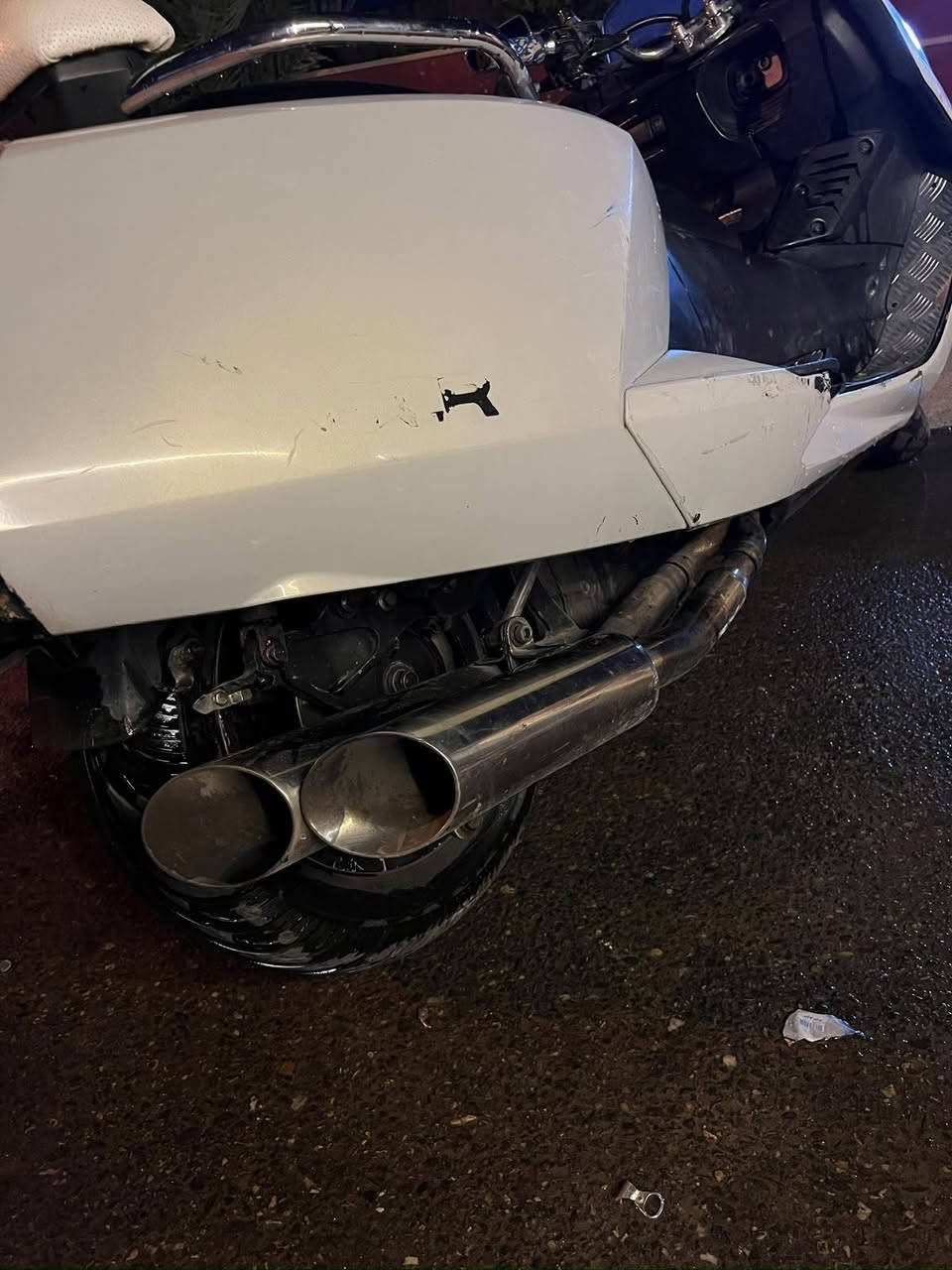 ماطور ماجستا من كراند كلاسيك مكينه 400cc مامفتوحه رقم واحد كيجات كلها شغاله بس مال بانزين مو شغال بك لايت خلاط اشاير كلها شغاله مرايات الاصليه السعر 750وبي مجال للطيبين رقم الموبايل ***********
