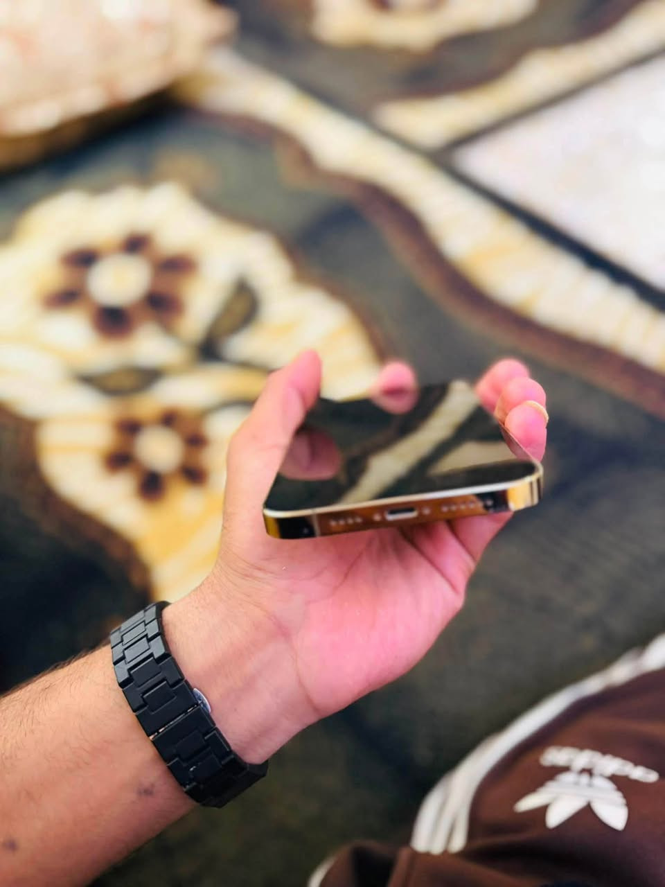 ١٣ برو ماكس ذهبي نسخت دبل سيم
ذاكر١٢٨
بطاريه١٠٠
شاشه وبطاريه اصلي مبدل مو تجاري سعرو ٤٤٠ وبي مجال حك جيه شراي رسلني خاص
